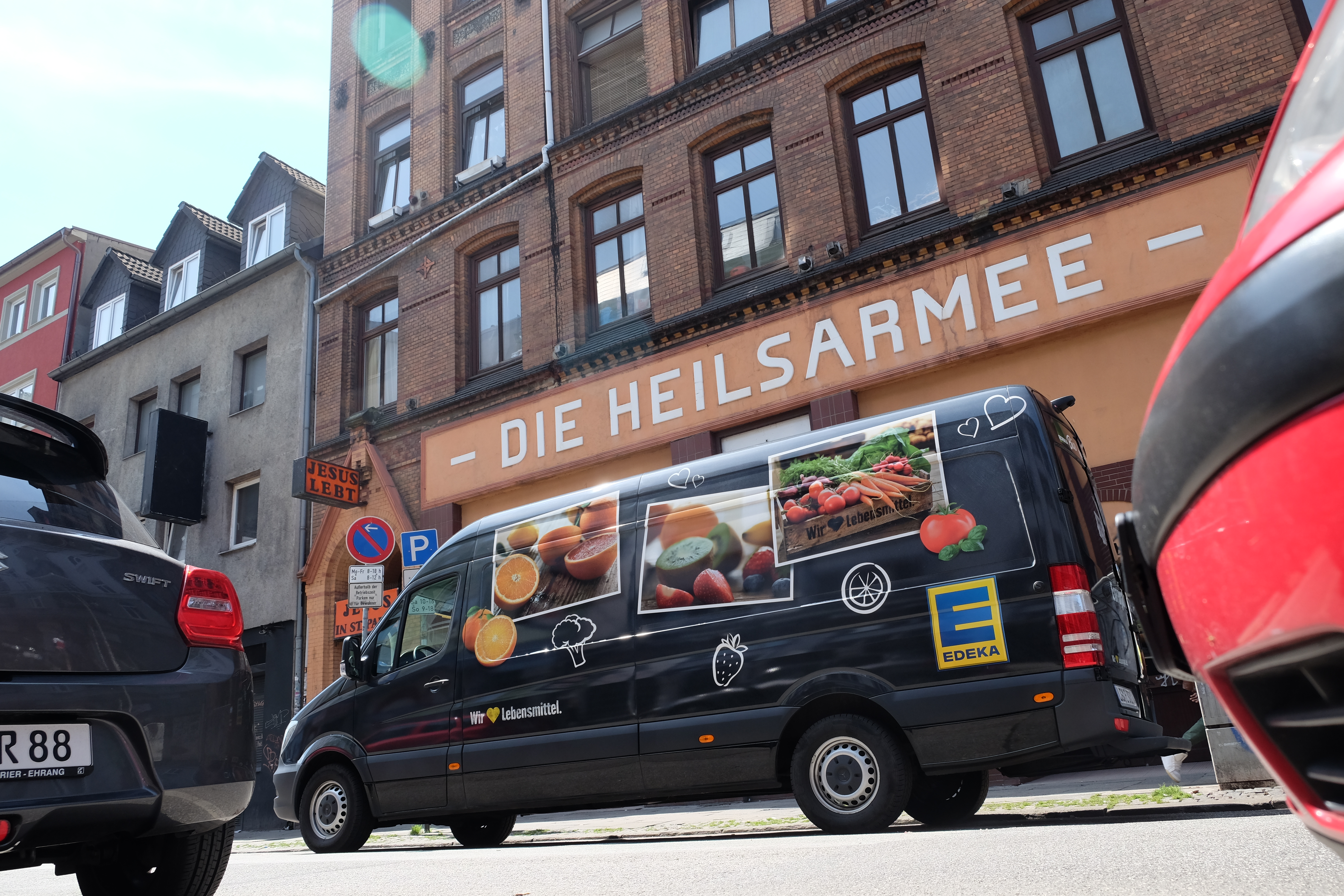 Gott hat die Gebete der Heilsarmee in Hamburg erhört und aus der unschönen G20-Situation für die Bedürftigen etwas Positives erwachsen lassen. / Dieu a entendu les prières de l’Armée du Salut à Hambourg et a fait naître du positif lors du G20.