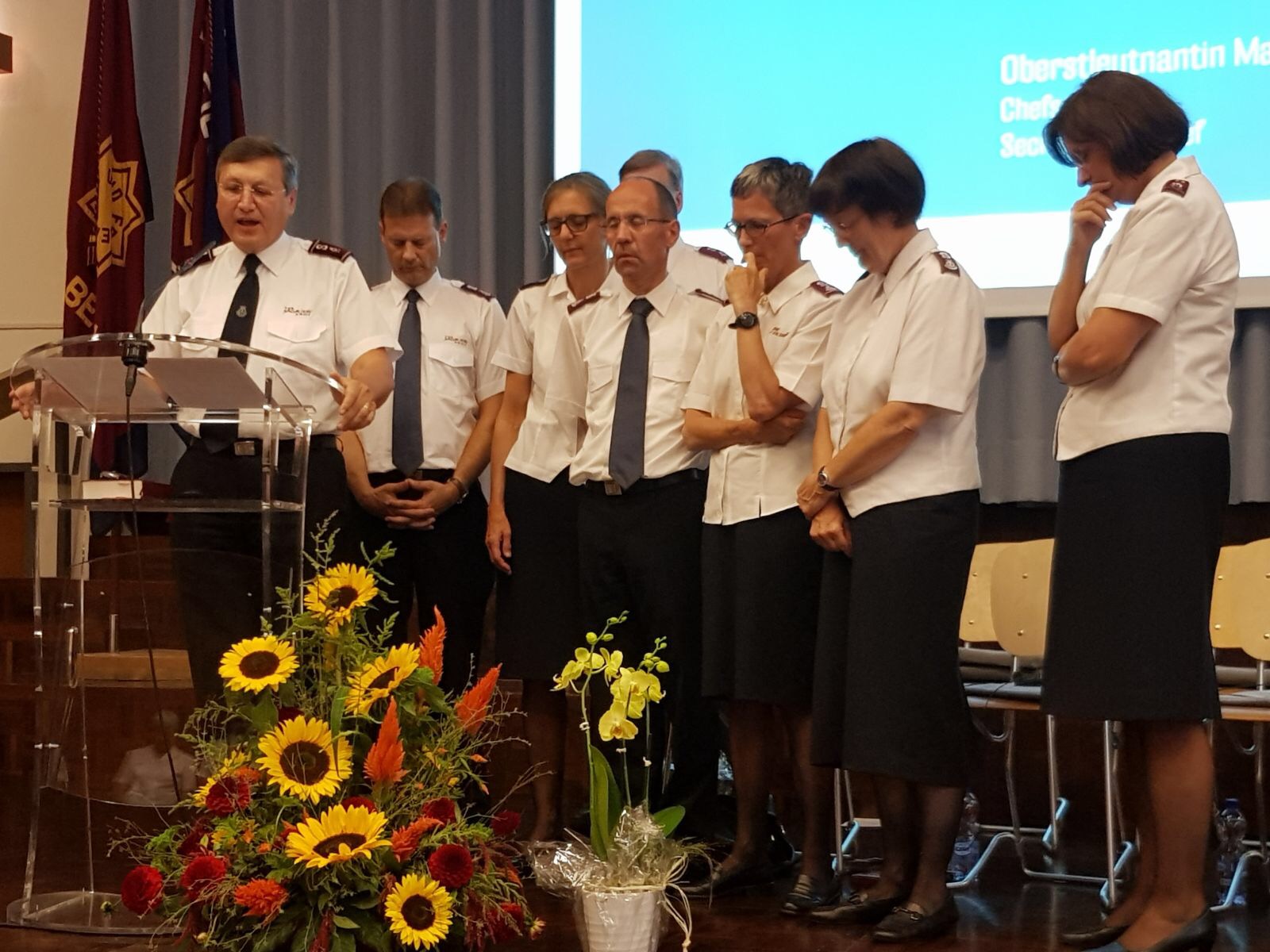 Gottesdienst und Apero des Willkomms und Abschieds im Hauptquartier Bern. / Apéro et culte de bienvenue et au revoir au Quartier Général de Berne.