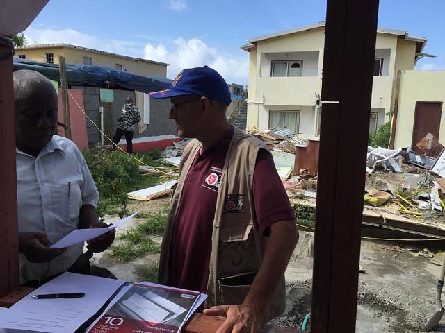 Der Wiederaufbau in Sint Maarten kommt voran. / La reconstruction se poursuit à Saint-Martin.