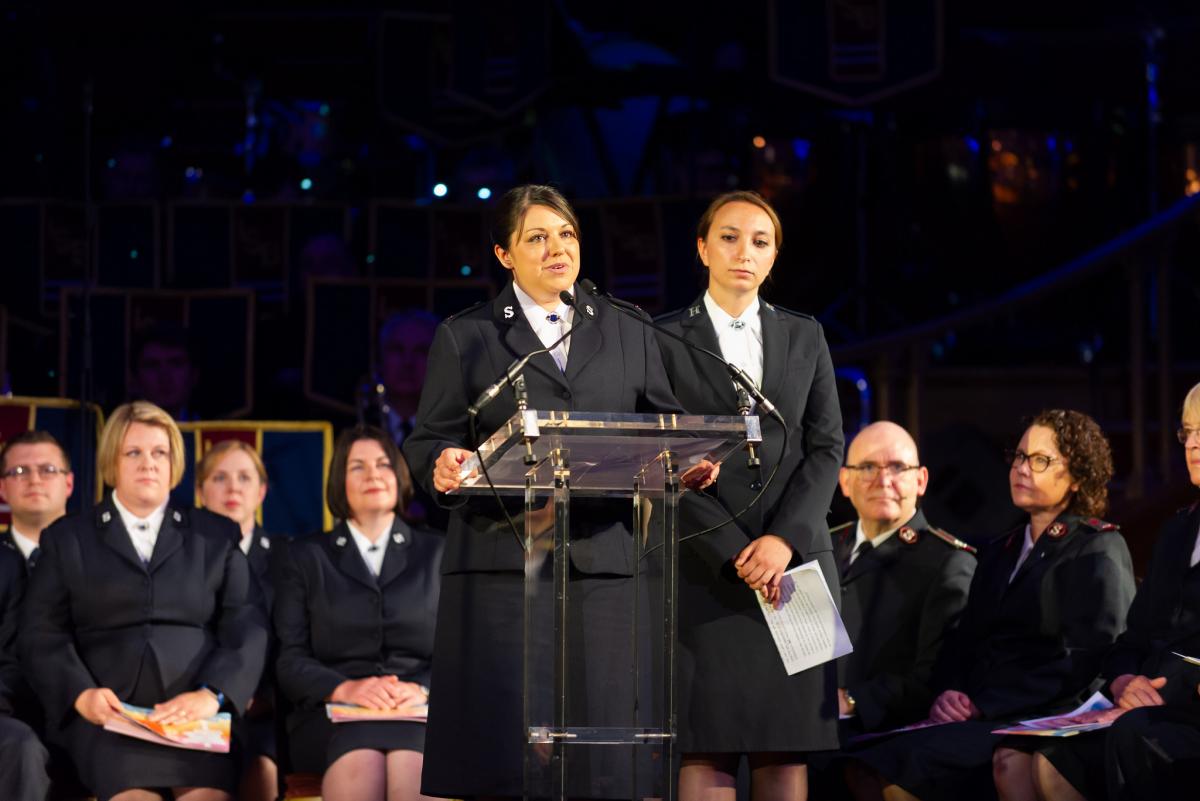 Les cadettes Rebecca Mitchinson et Christine Tursi donnent leur témoignage.