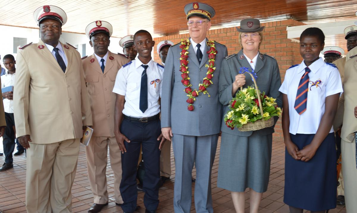 General André Cox und Kommissärin Silvia Cox besuchen erstmals Malawi.