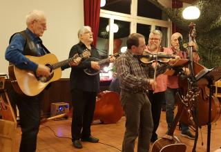 Die Heilsarmee Bülach jammte im American Folk Club Rocking Chair.